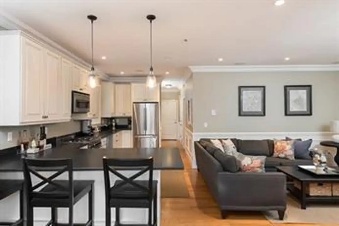 Apartment in Boston - View 5