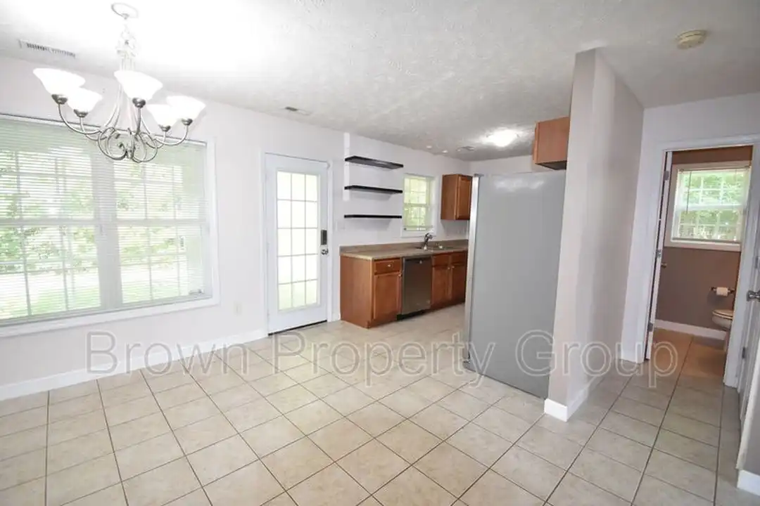165 Pender Rd - More