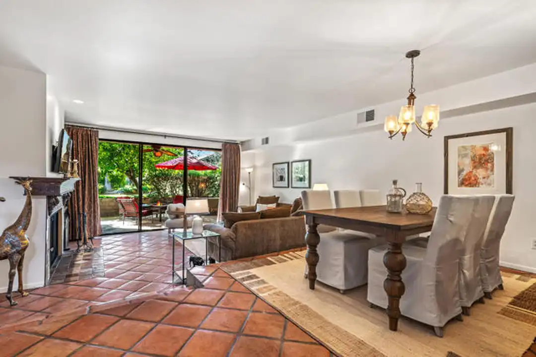 Apartment in Palm Springs - View 5