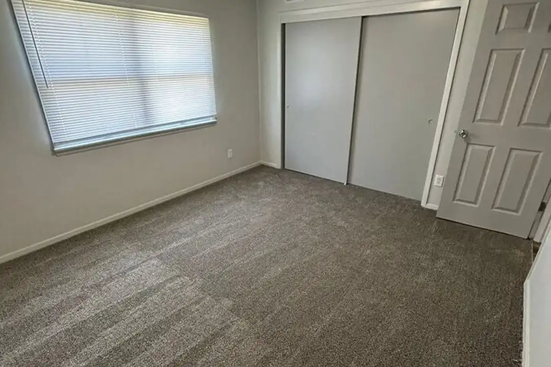 1020-1026 E 12th St N – photo 1 of 4