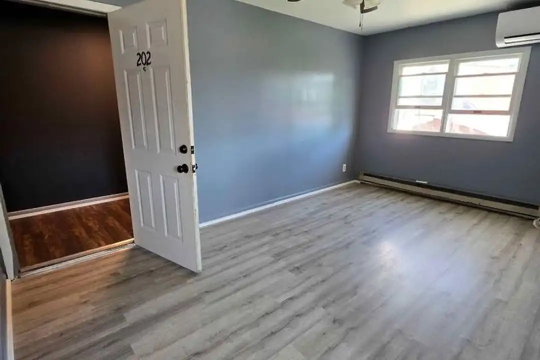 127 Woodward Ave unit 127 Woodward - Suite 202 – photo 1 of 8