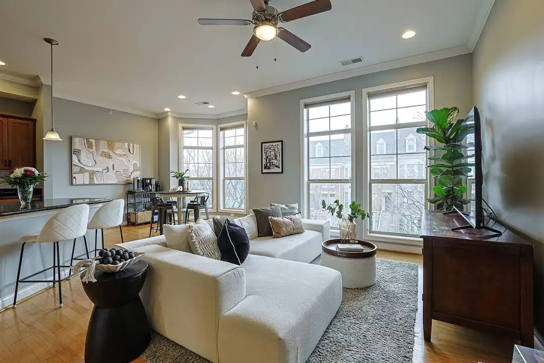 215 Stetson St - More