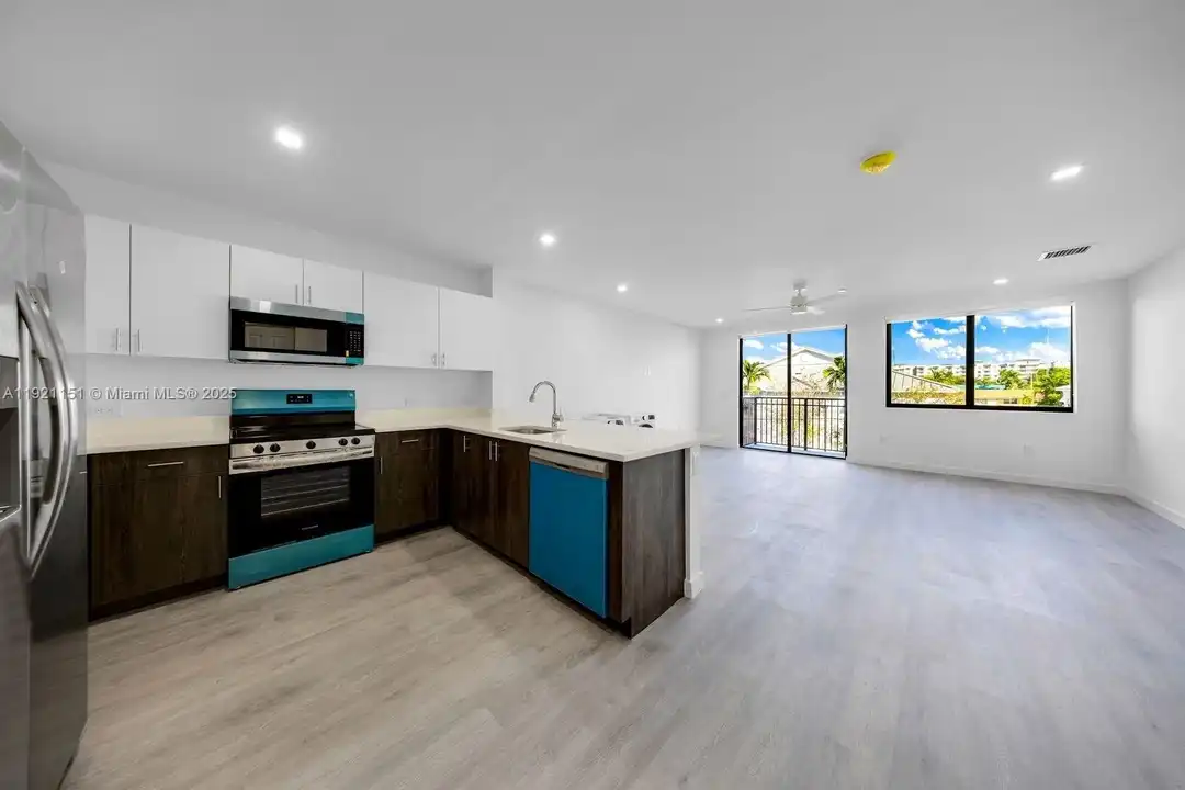 20 NE 19th Ave #210 - View 3