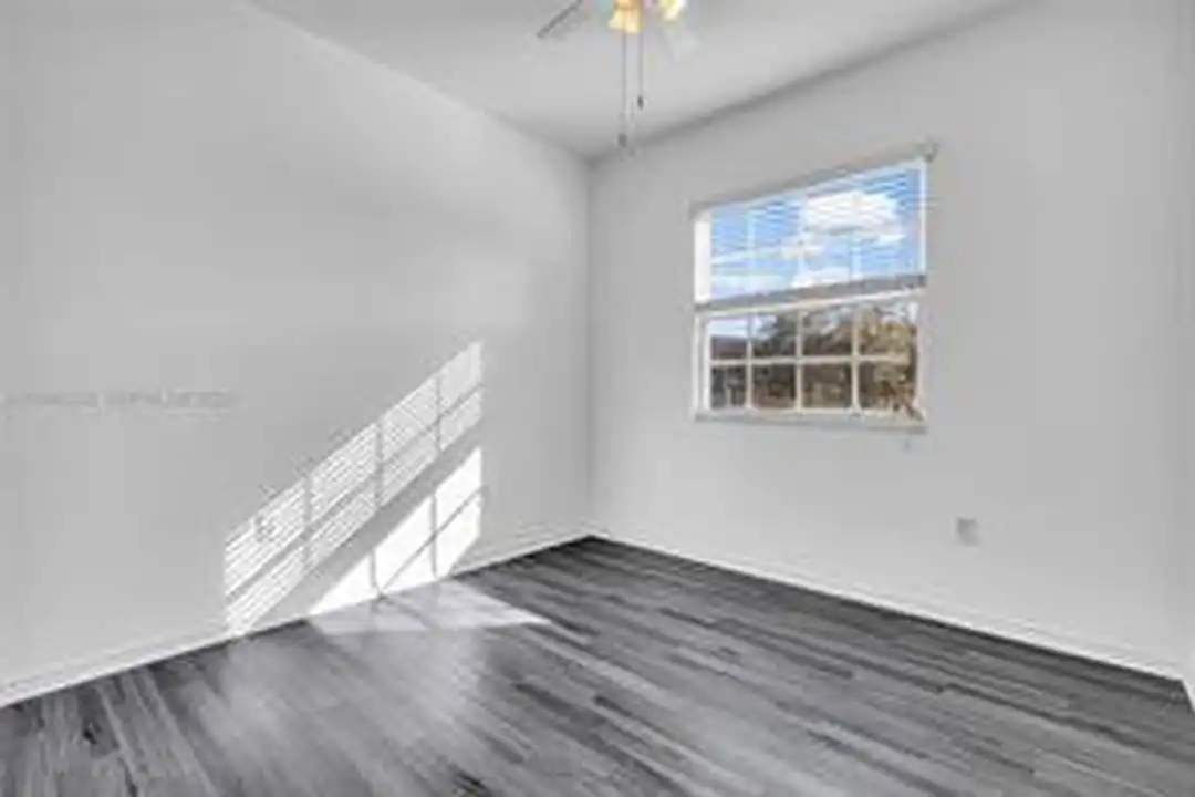 2981 Crestwood Ter - View 5