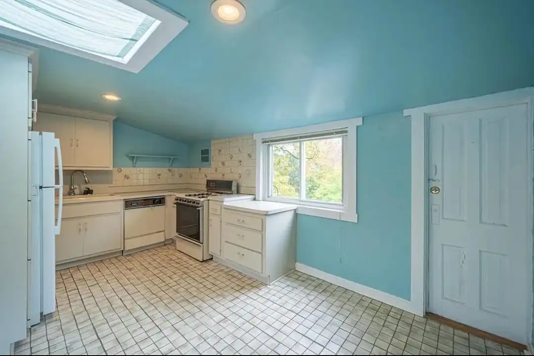 180 Bellevue Ave unit #3 – photo 1 of 5
