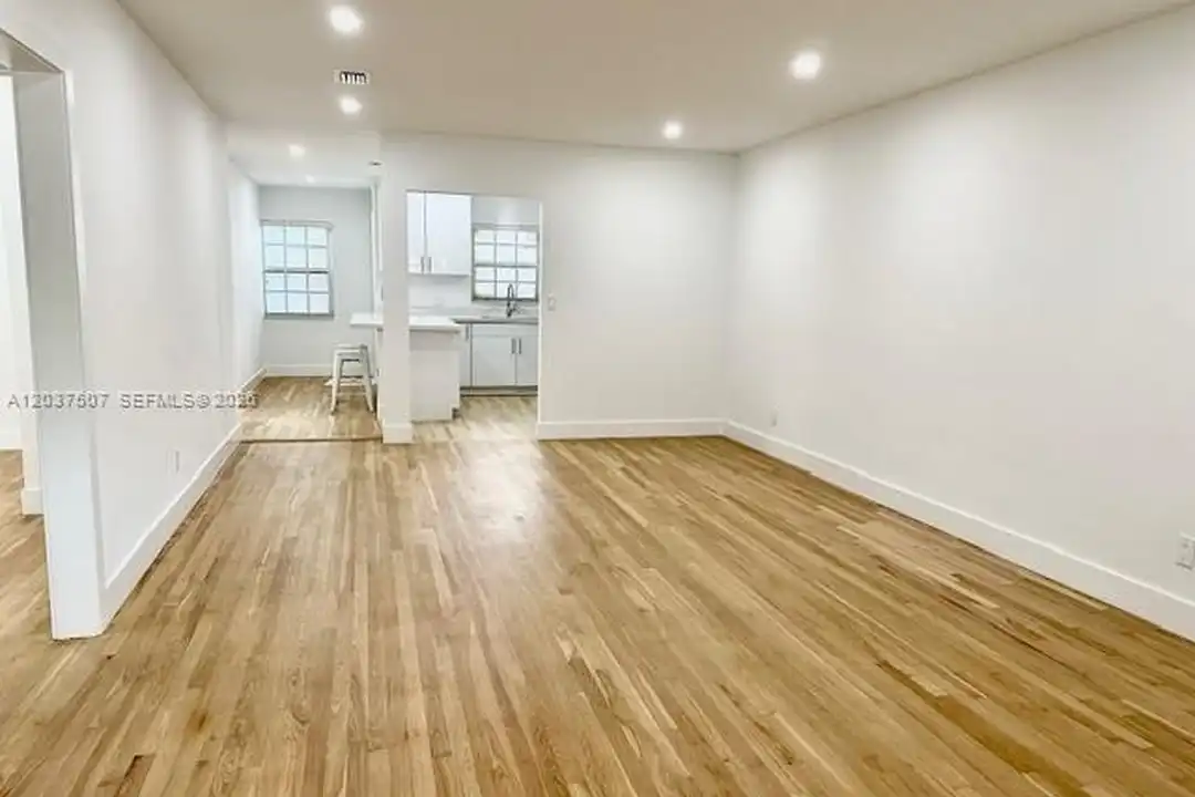 House in Coral Gables - More