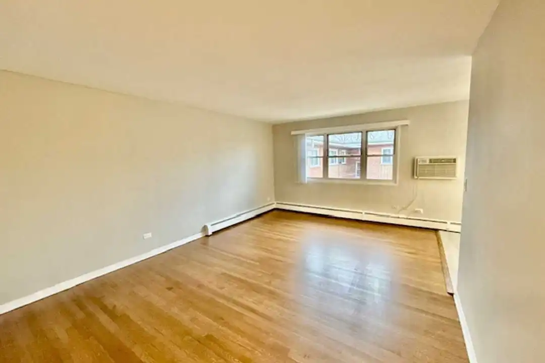 Apartment in Rogers Park Township, West Ridge - View 4