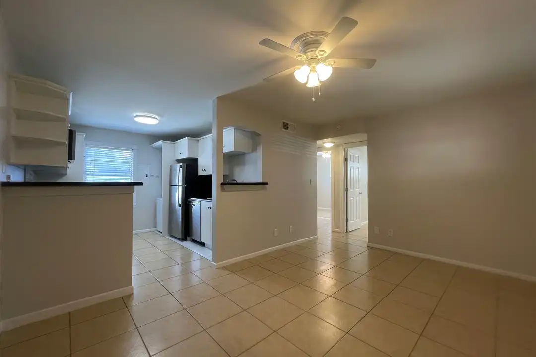 Apartment in Houston, Houston Heights - View 2