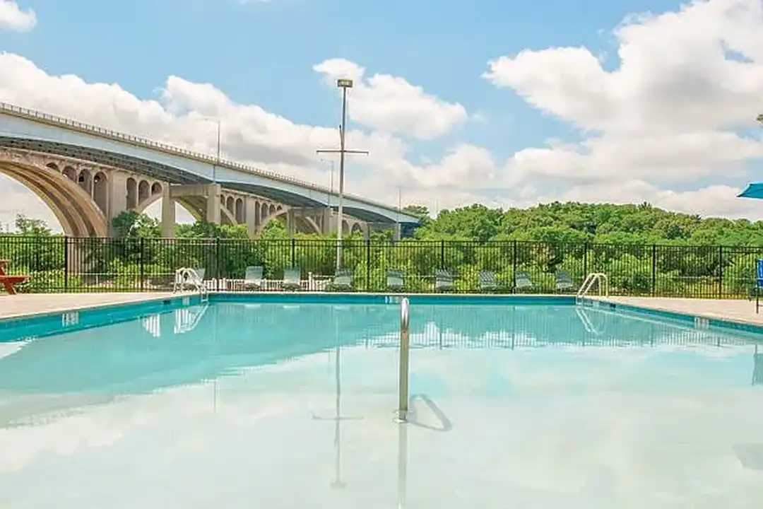 Valley Manor Apartments – photo 1 of 11