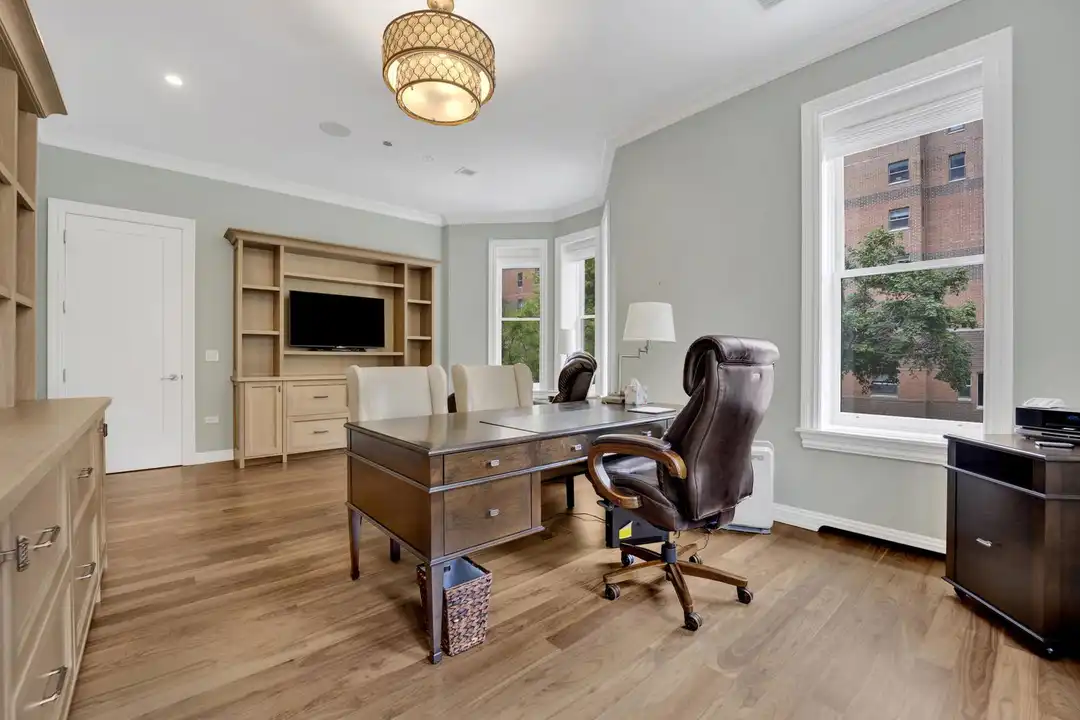 103 E Chestnut St unit 103 - More