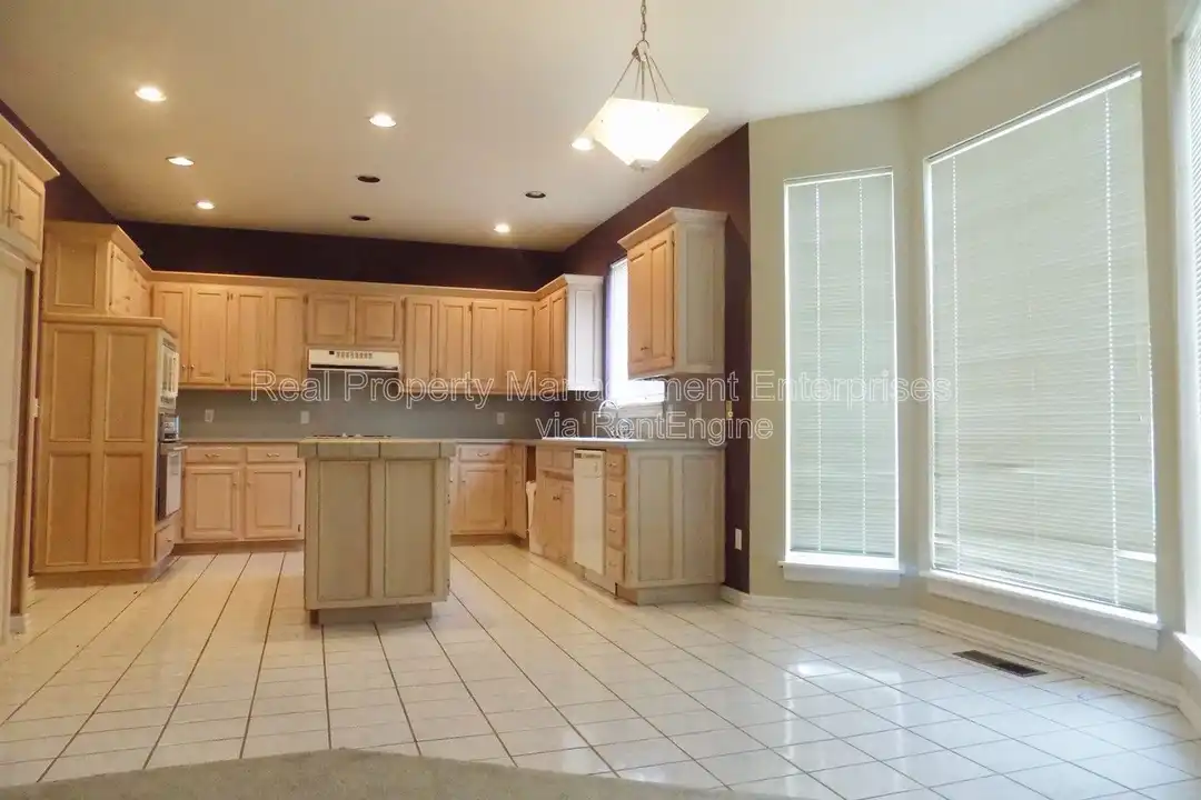 10018 Birkenhead Ct - View 6