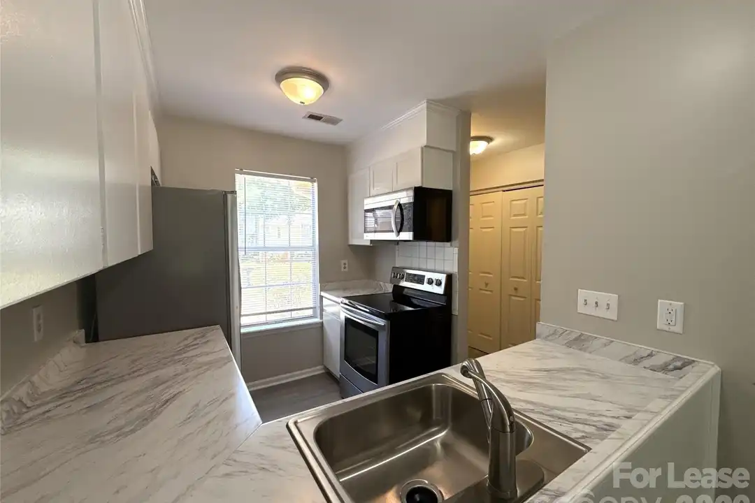 4042 Briarhill Dr - View 4