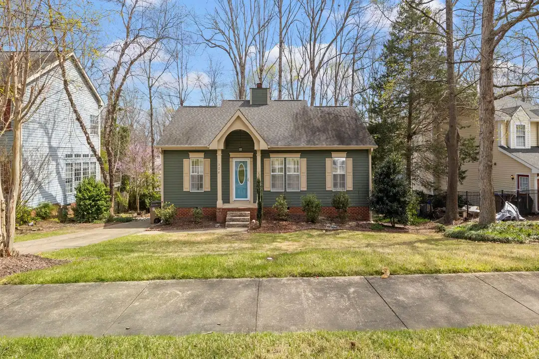 328 Glencoe Dr - View 3