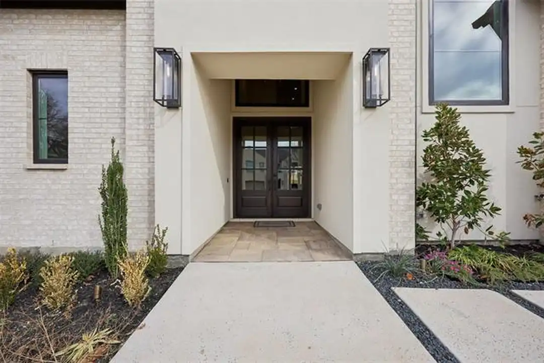 3845 Van Ness Ln - View 2