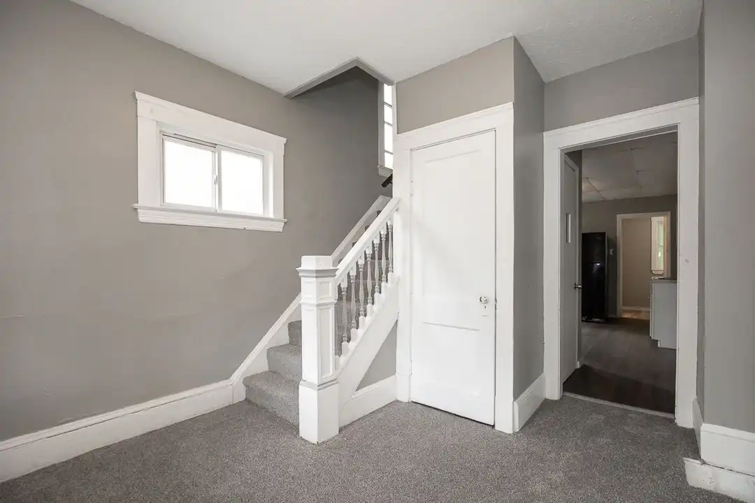 7411 Brinsmade Ave – pohled 3