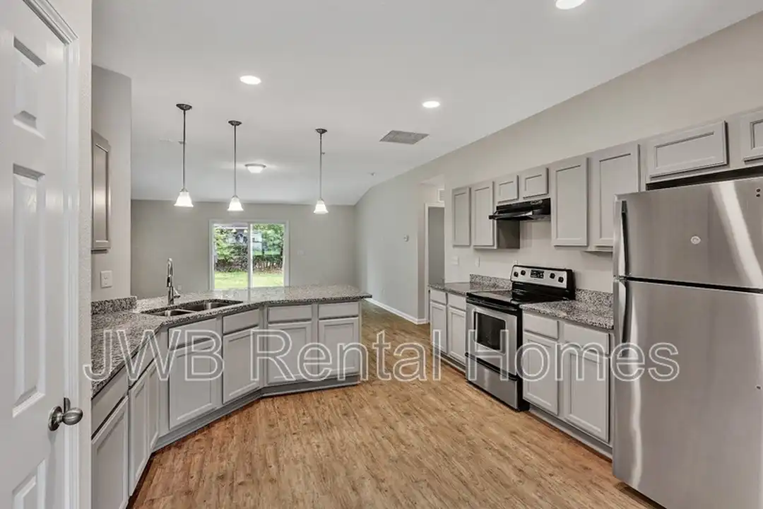 10351 Pinehurst Dr – pohled 2