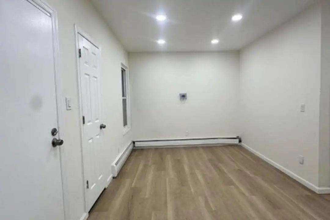 7 Circle Ave #2 - View 3
