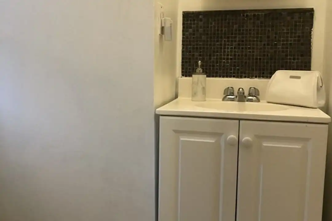 176 W Sixth St unit 2 - More