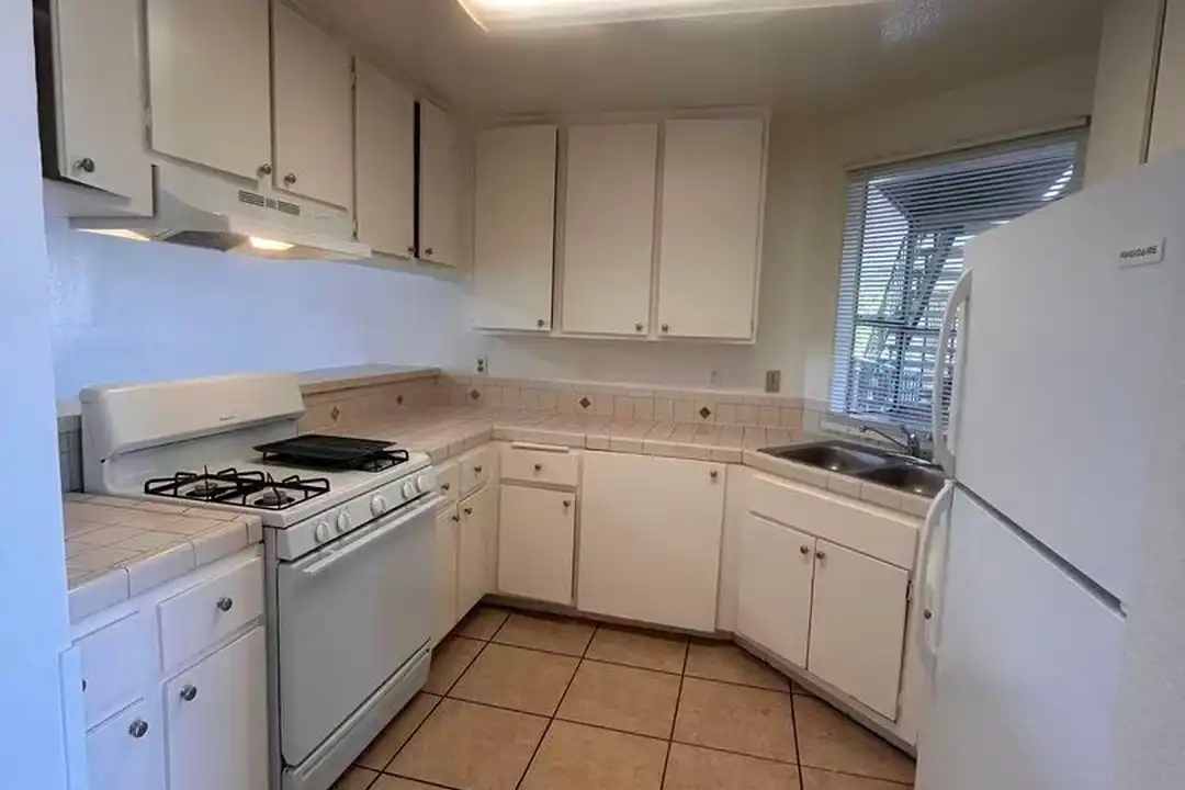 1086 Stanley Ave unit 202 – photo 1