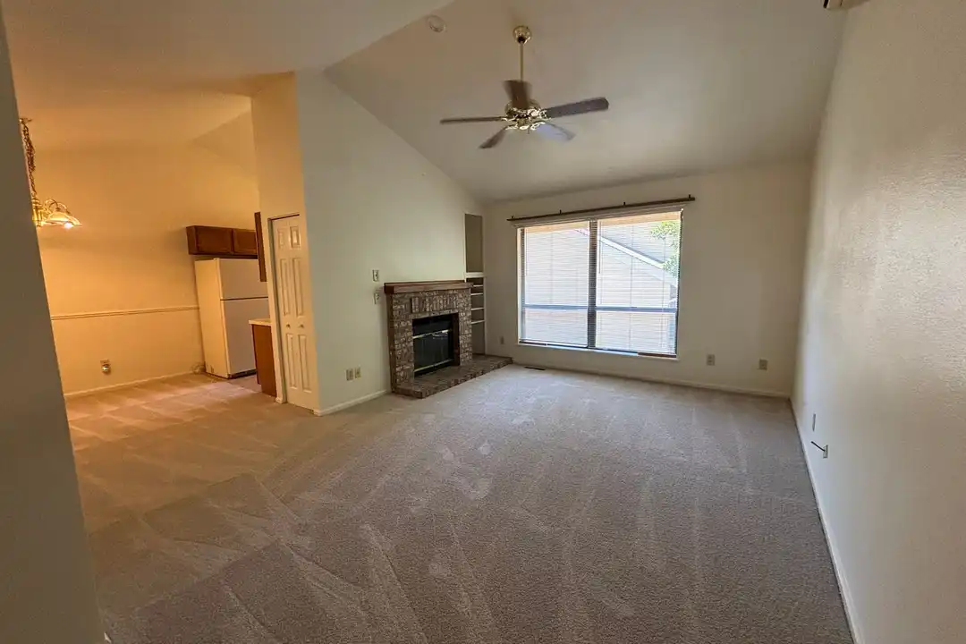 1047 Mirrormere Cir - View 3