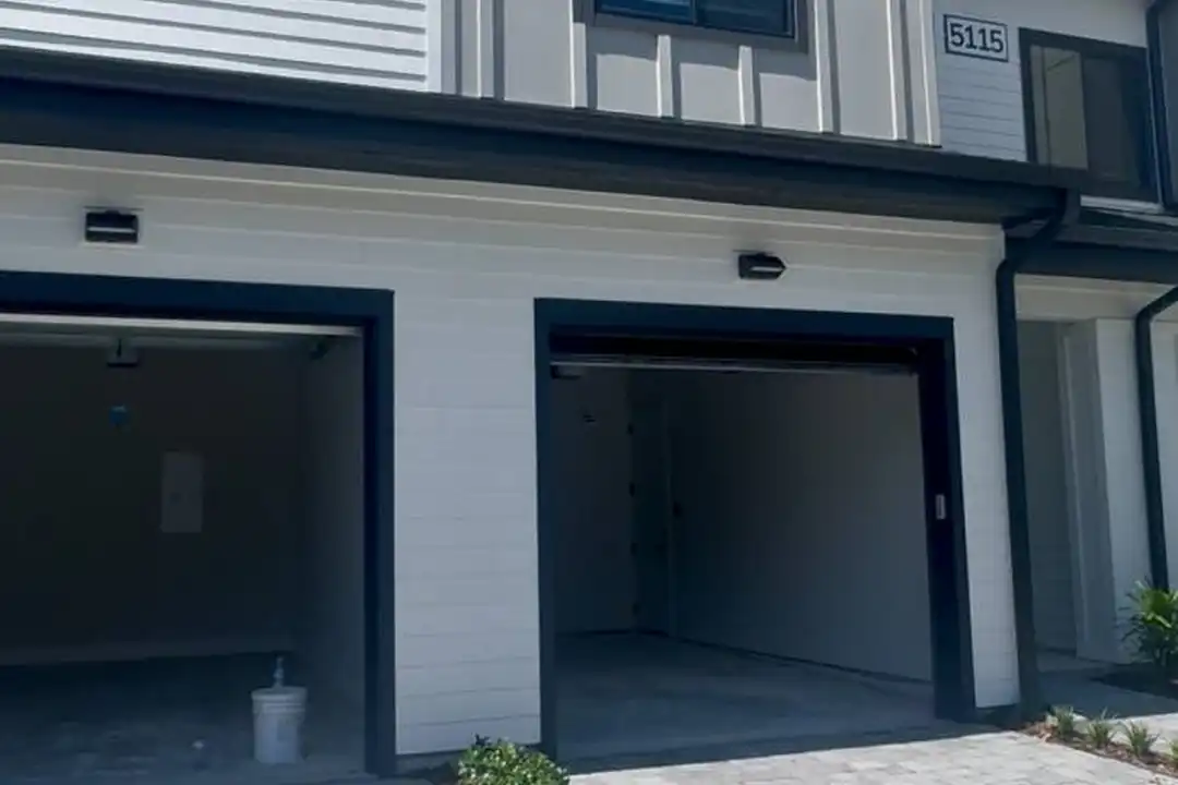 5200 W Tyson Ave – pohled 2