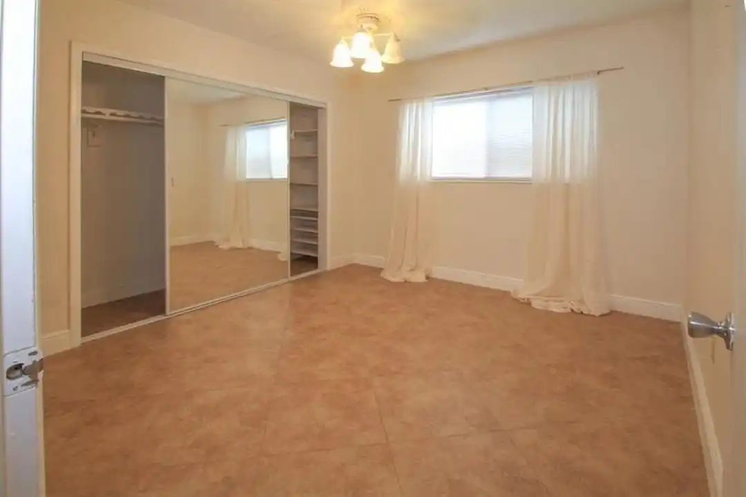 98 Seminole Ln - More