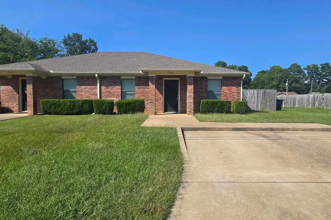 1717 Clearwood Dr unit 1717 – photo 1