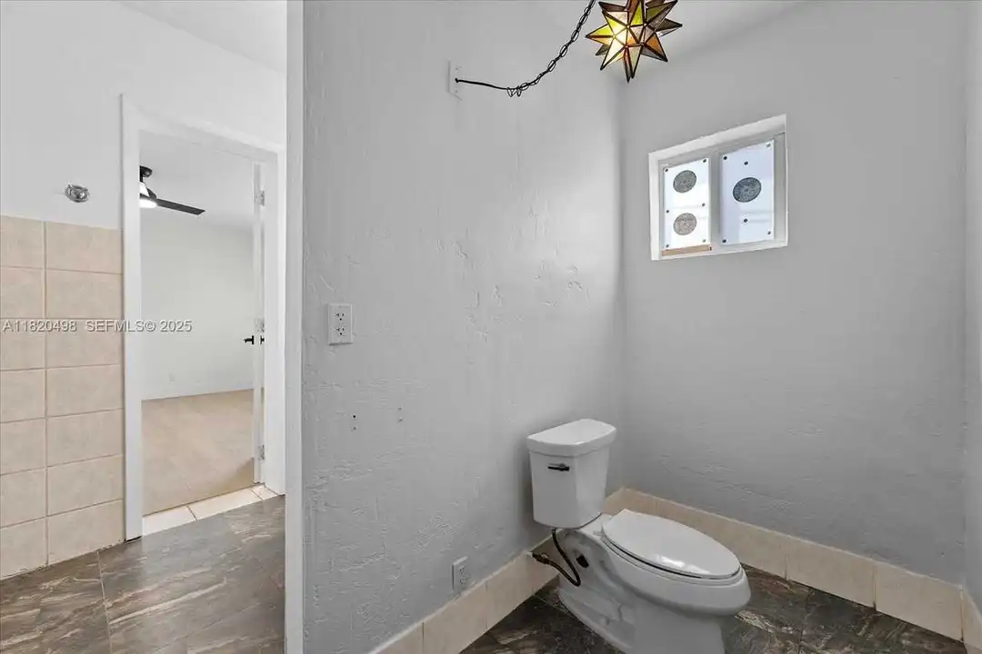Apartment in Hollywood - View 5