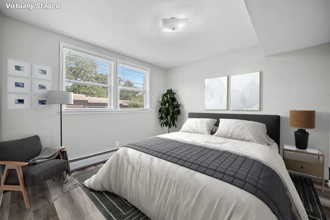 Apartment in Des Moines - More