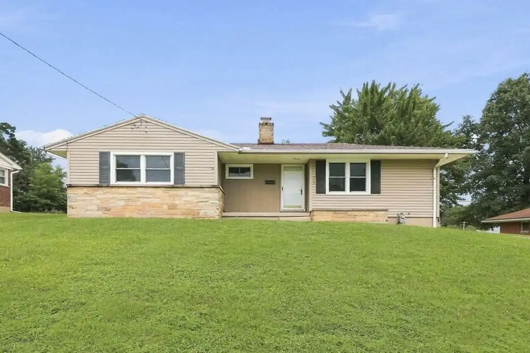 248 Canterbury Dr – photo 1