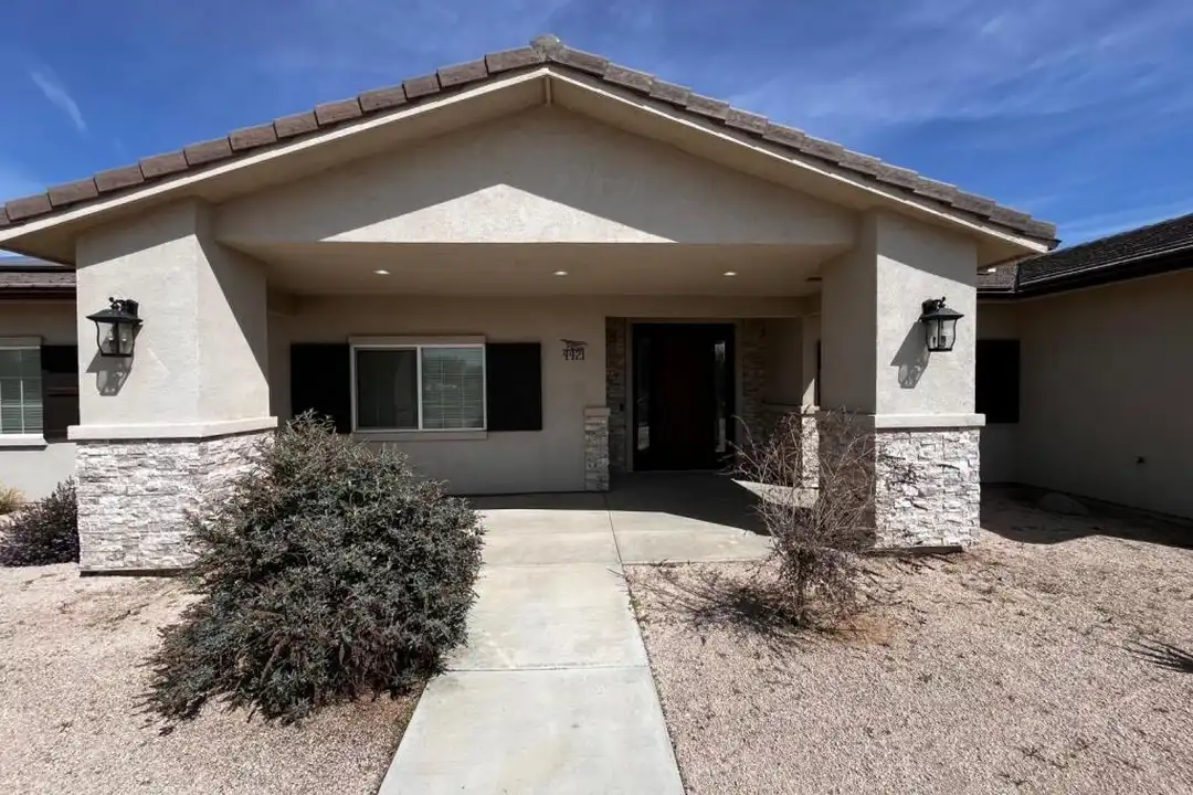 4421 Stetson Ave - View 2