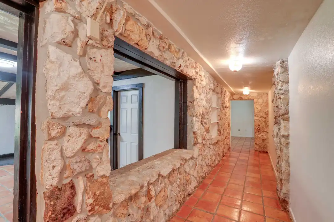 2960 Leslie Dr – pohled 4