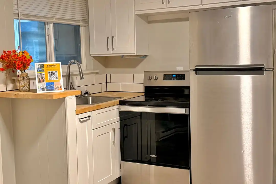 Apartment in Tacoma - View 3