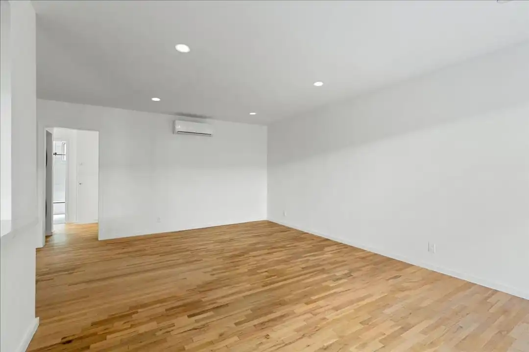 652 Hayworth Ave - View 2