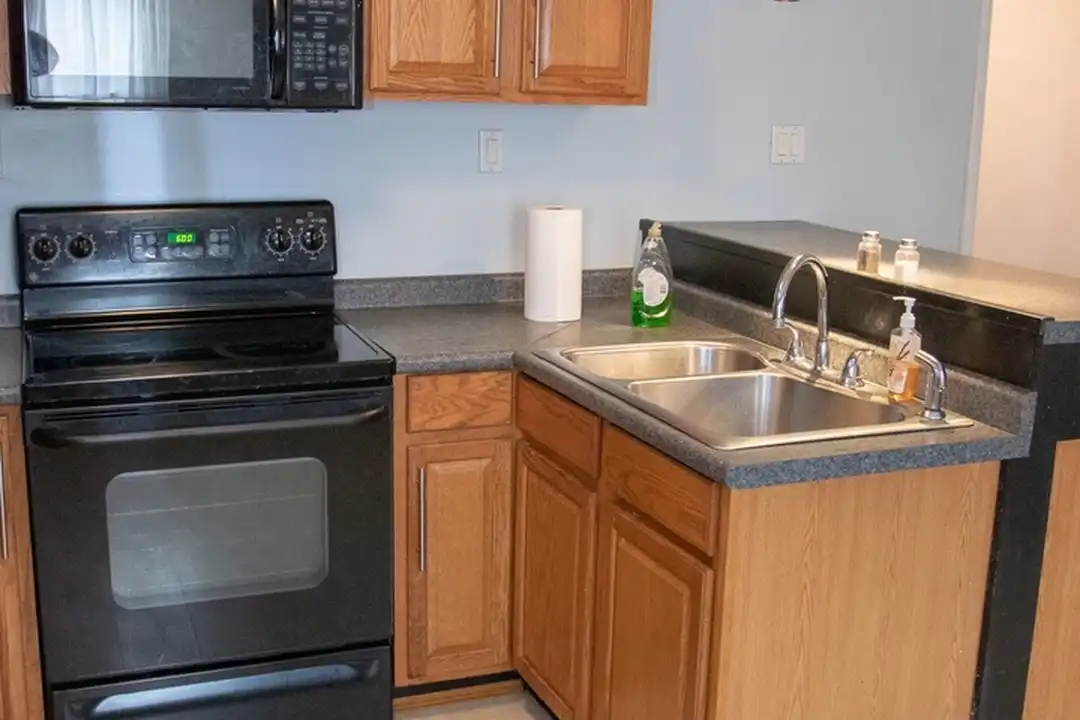 1821 Edwards Wy - View 6