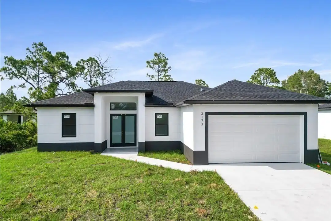 House in Lehigh Acres - View 2