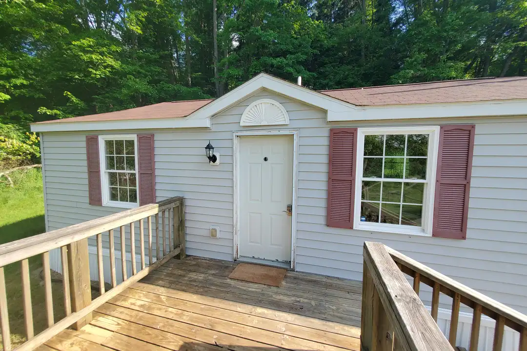 402 Grubb Rd - More