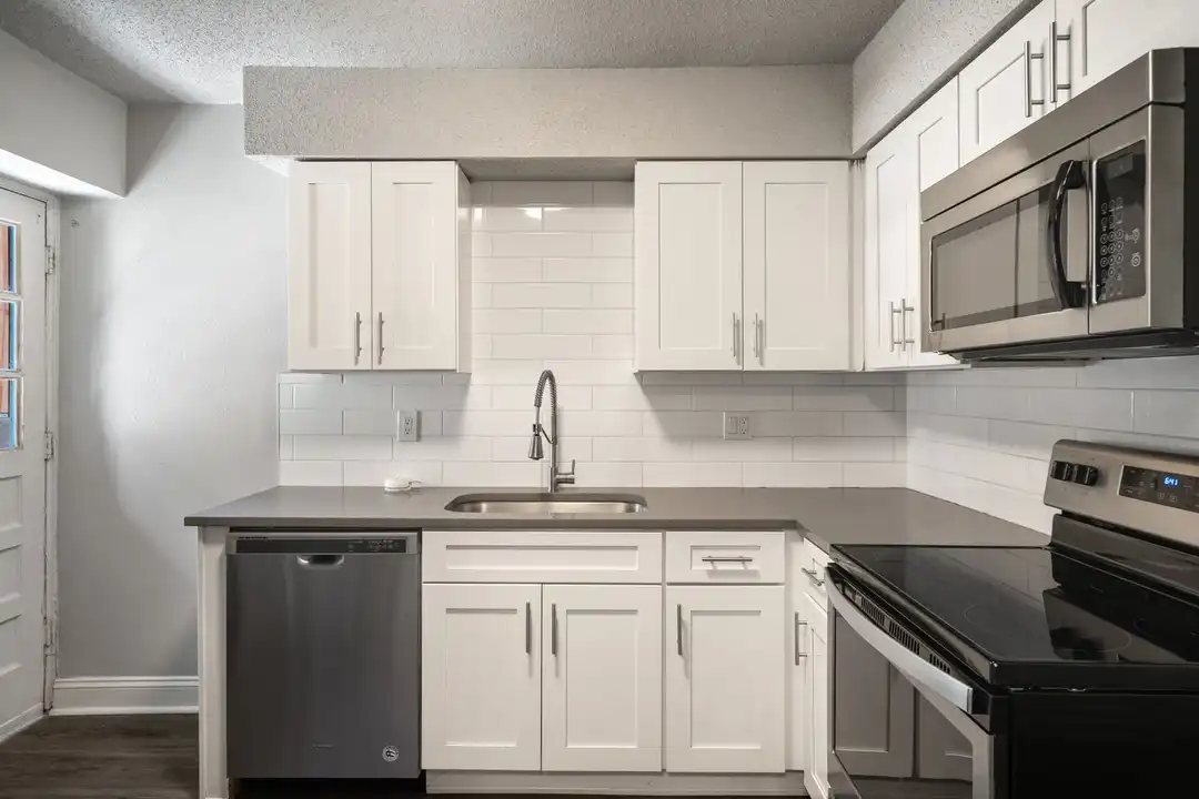 423 Maple Blvd unit 423 - 2W - View 4