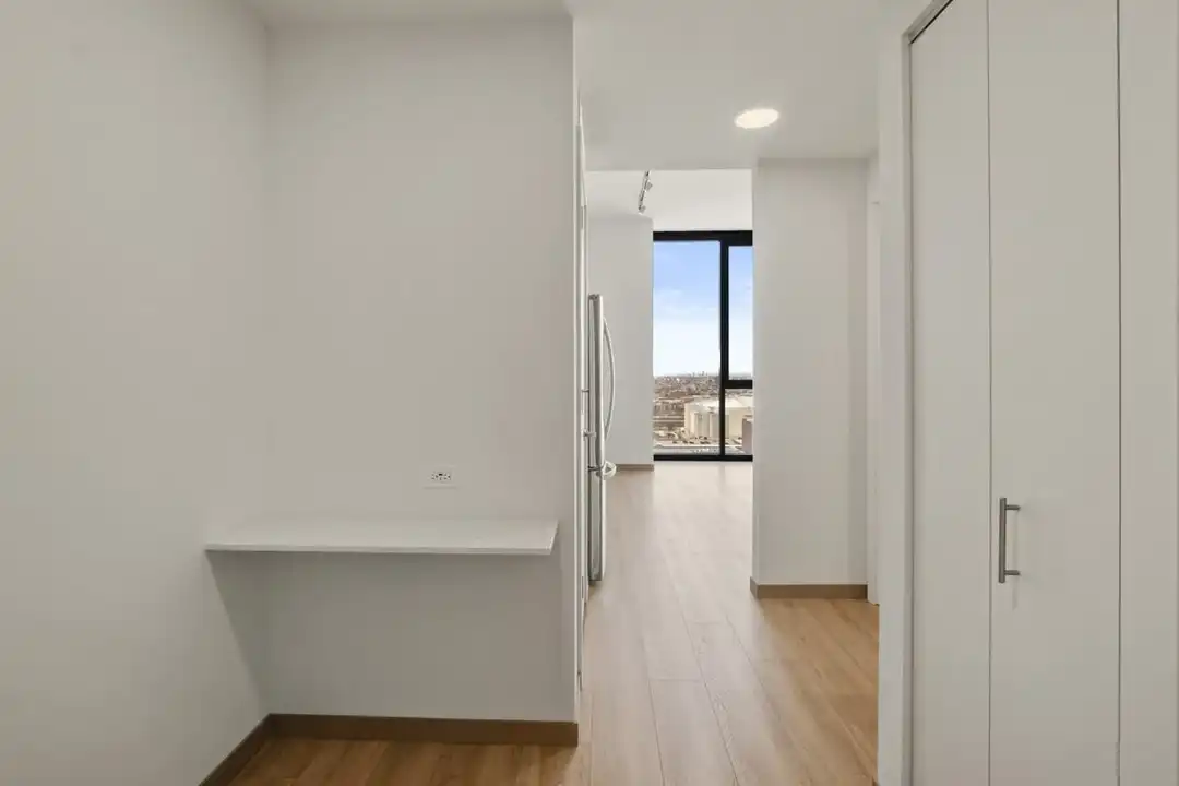 Apartment in West Chicago Township, Near West Side - More