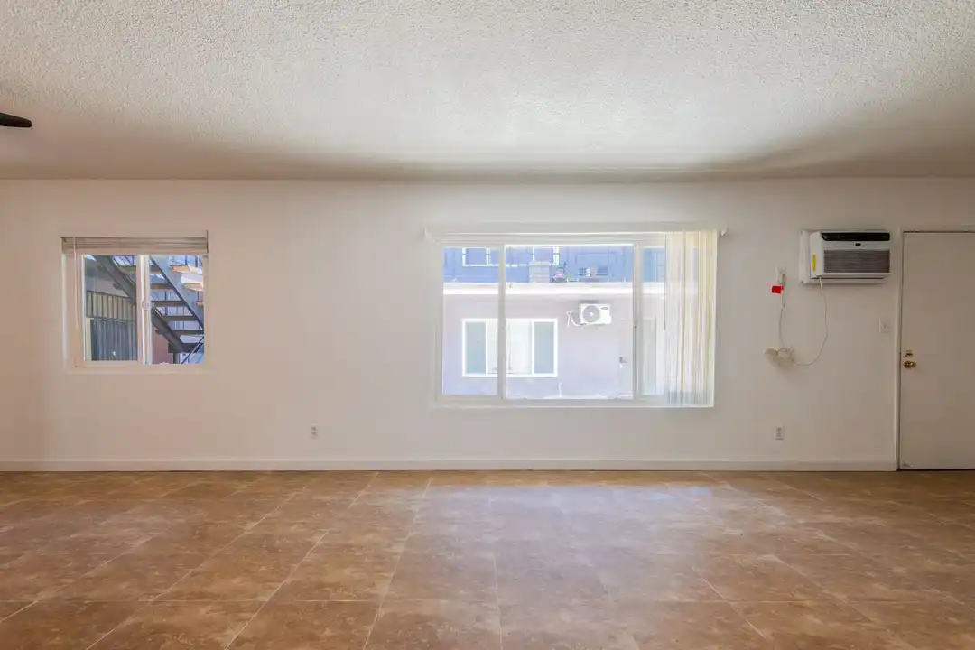 Apartment in North Hollywood, North Hollywood West Neighborhood Council District - View 4
