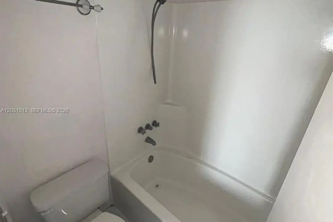 2350 NE 135th St unit 706 - More