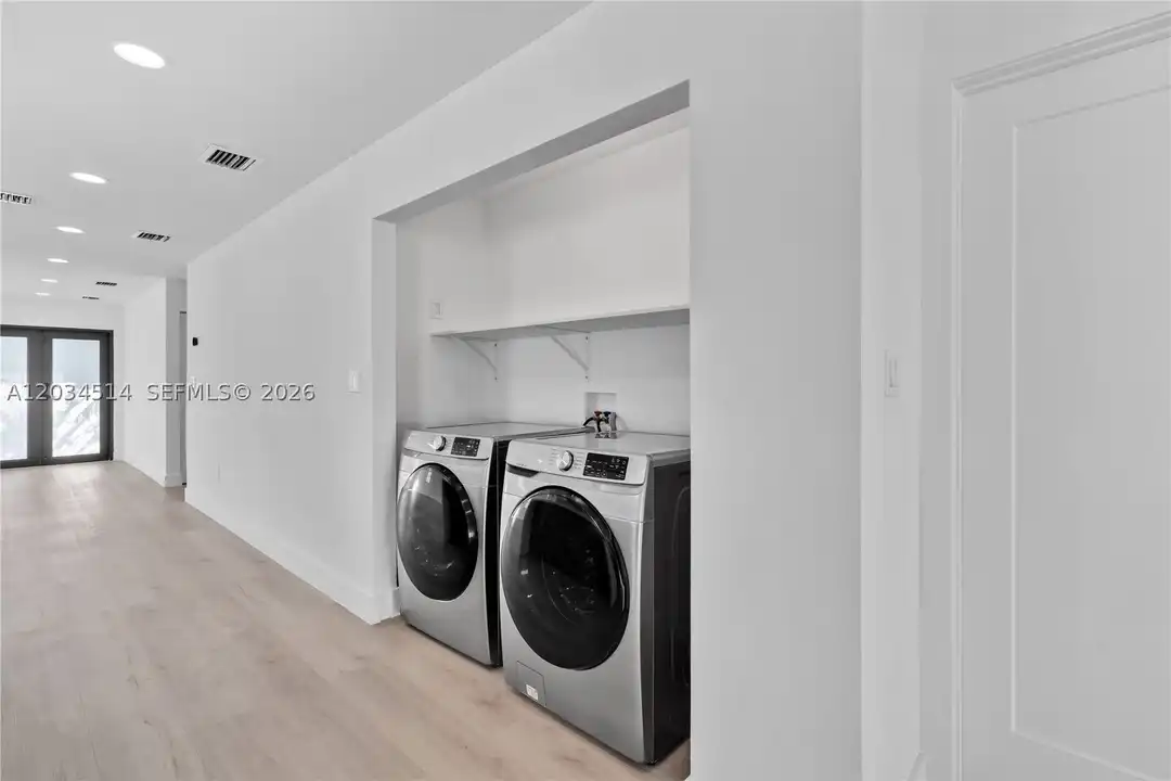 407 NW 45th St - View 6