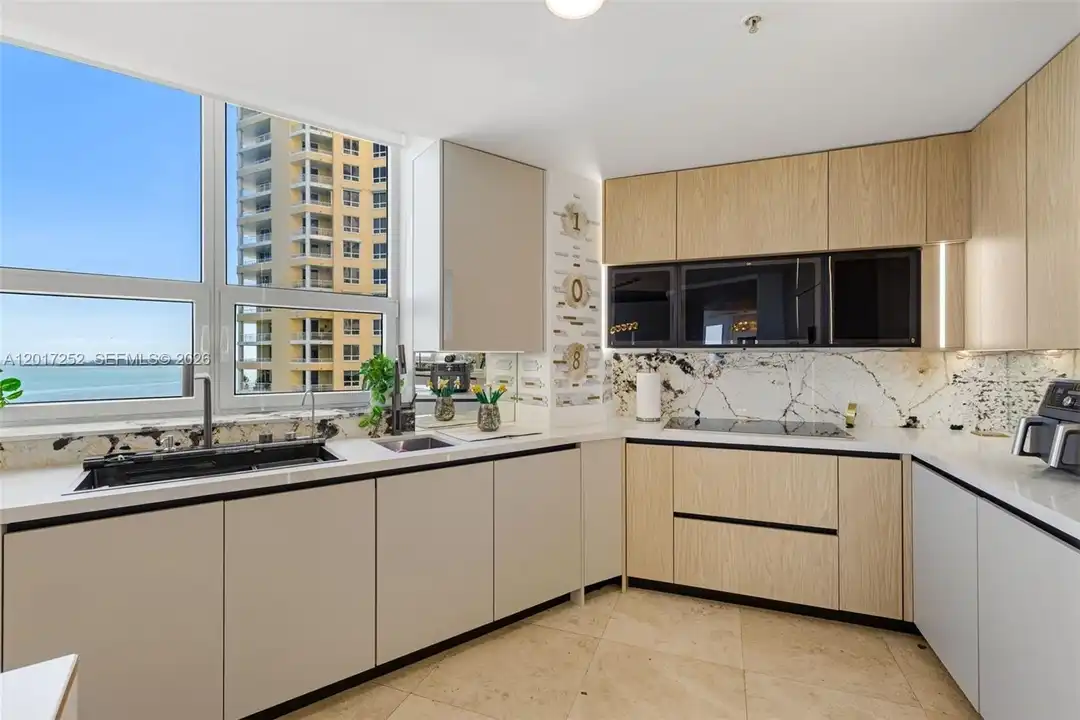 Apartment in Miami - More