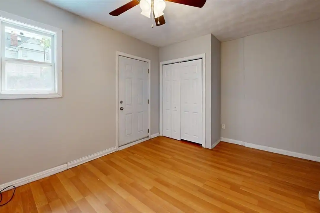 225 E Eagle St unit 1 - View 5