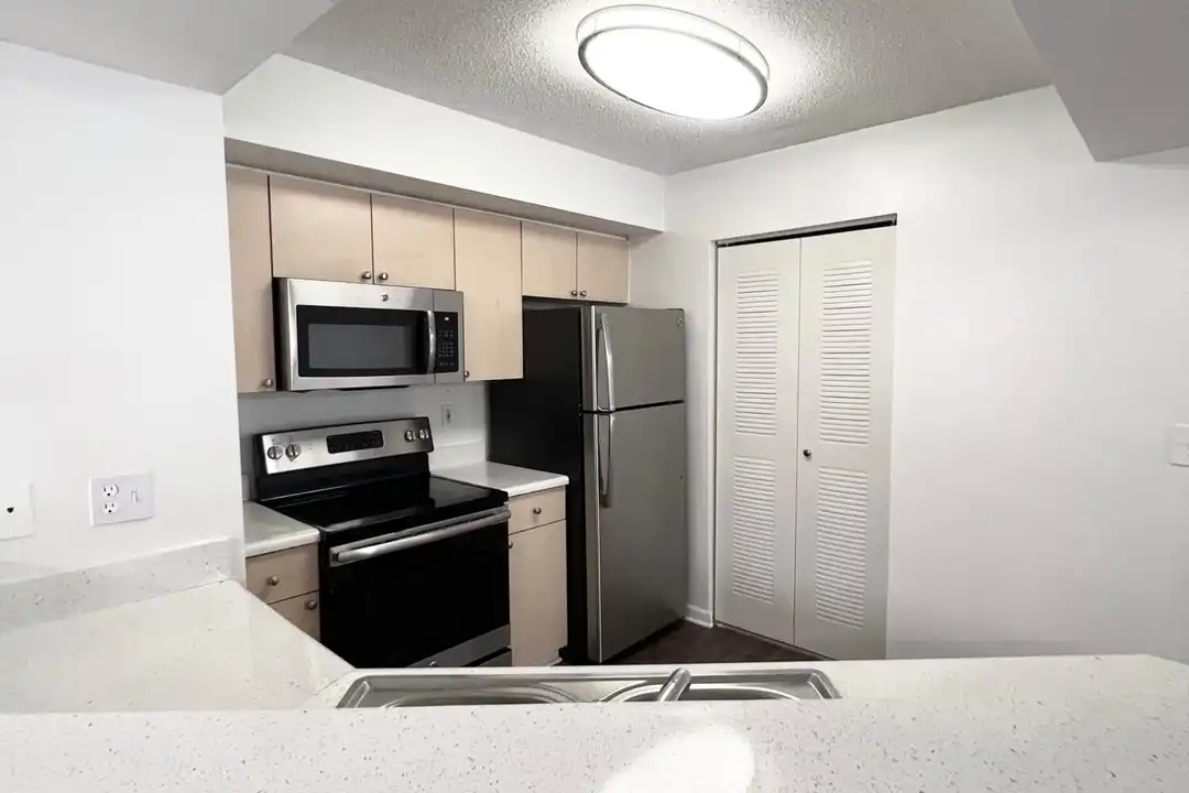 Apartment in Jensen Beach - More