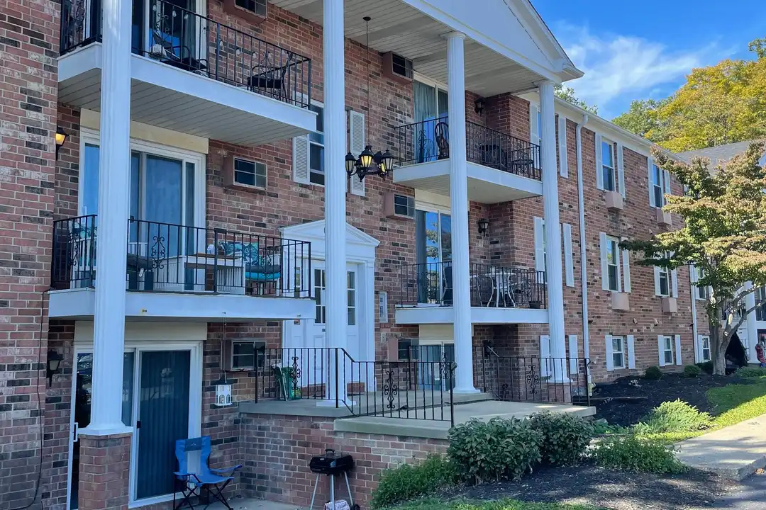 201 Rose Ln St SW unit 205 – photo 1 of 16