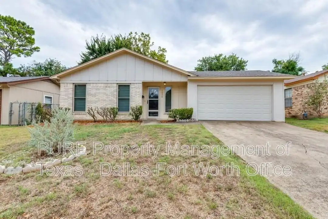 1224 Parkwood Pl - View 2