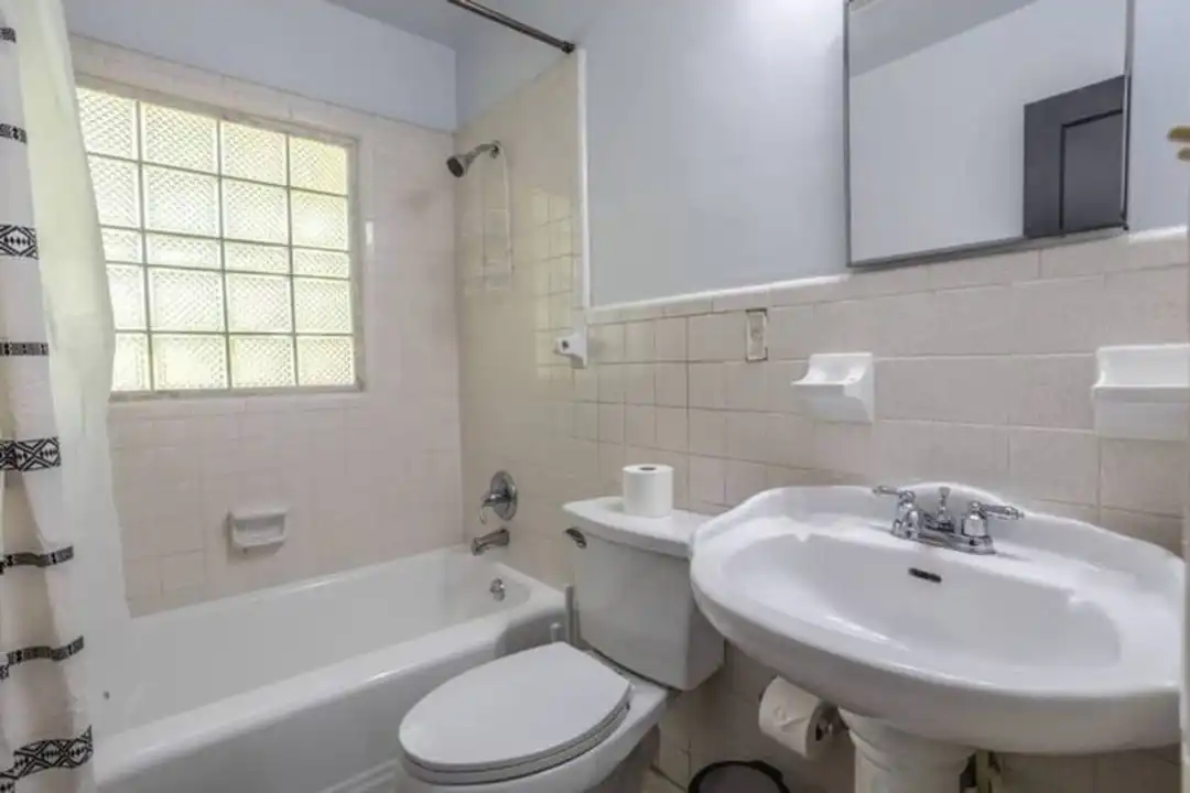 3120 Peel Ave unit 1094213P – další