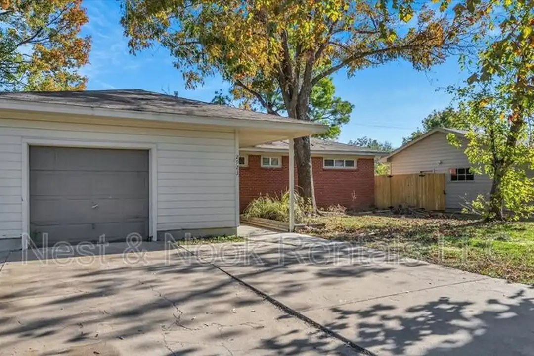 2923 S Irvington Ave - View 2
