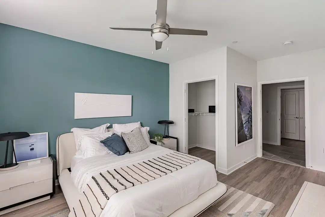 Glen Oaks Apartments - More